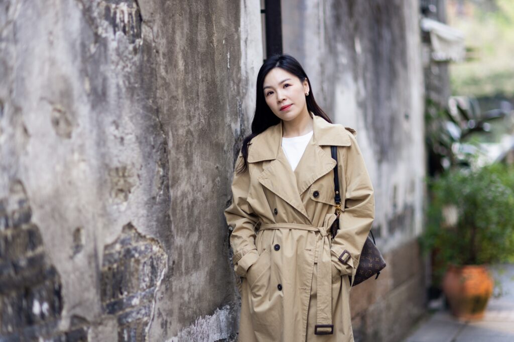 japan spring trench coat outfit jeans travel style