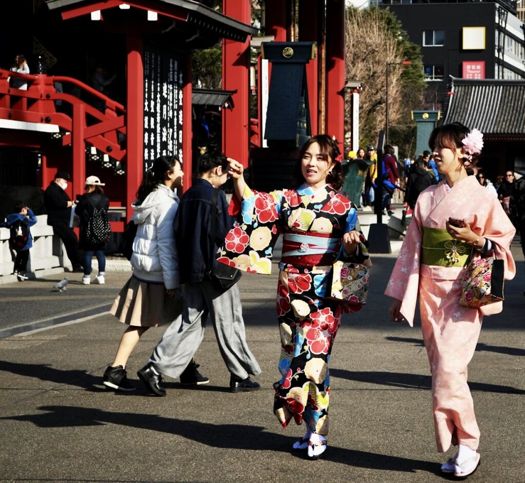 women wearing traditional kimonos in Asakusa Tokyo near Sensoji Temple